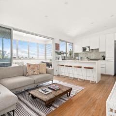 Luxury 2-Bed with Ocean Views and Garden