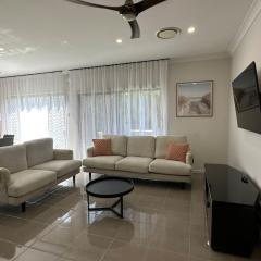 Sienna Rise - Walk to Westfield sleeps 6 North Lakes