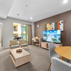 Ultima Escapes - Glenelg Beachfront Bliss - Direct Beach Access, Pool, Gym, Free Parking, Wi-Fi
