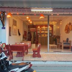 Naughty Boy Hostel Thakhek
