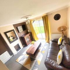 Doncaster - Hatfield - 2 Bed Semi - Private Garden & Parking 2 Cars - Quiet Cul De Sac Location - Dog Friendly - Fast Wifi - Close to Motorway Access