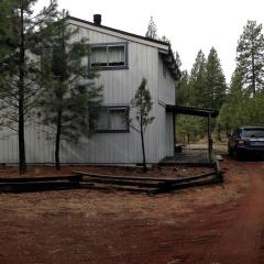 Rustic Cabin Rental near Hoodoo Ski Area and the Deschutes River in Sisters, Oregon