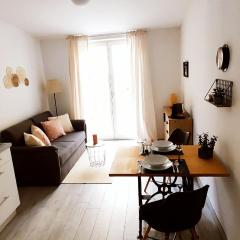 Altstadt-Idylle mit Balkon und Parkplatz