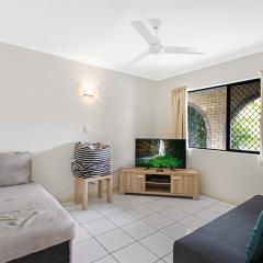 1-Bed Scarness Retreat Near Beach & Shops