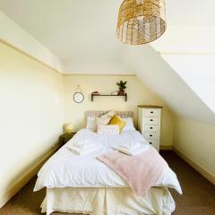 Homely Apartment in Minehead Private Parking