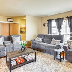 3 Mi to Berkshire Mall Suburban Stay with Yard!