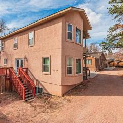 Huge Cozy Home with Many Bedrooms in Ivywild