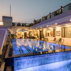 Elegant 4BR penthouse with pool in Thao Dien by Raymond Holm