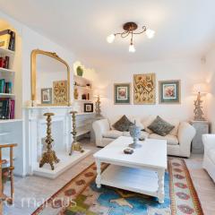 Pass the Keys Designer Cottage w Parking Beautiful Esher