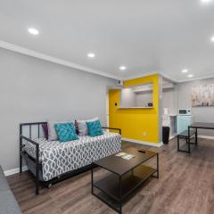 Montrose 1BR Apartment with Modern Vibes and Fast WiFi