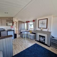 Sea Breeze Retreat 2 Bedroom Pet Friendly Caravan in Clarach Bay