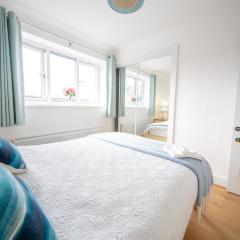 Trethvor House (Double, Private Bathroom and Free Parking)