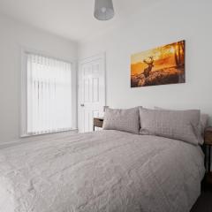3-Bed Retreat with Free Parking and Long Stay Deals