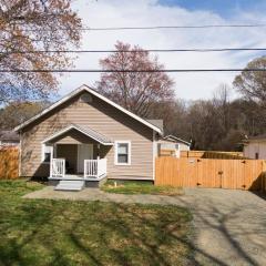 5 Min to Elon - In Unit Washer and Dryer - Fast Wi-Fi