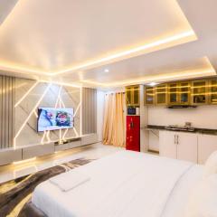 Spacious studio with balcony, 10mins to the beach