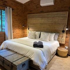 Wild Fig Cottage with Tickle Tub in Hartbeespoort
