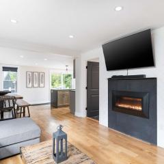 All New Retreat Walk to Village, Fire Pit, WiFi