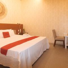 RedDoorz Premium at Regency Sunset Hotel
