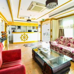 OYO 137 Marina Hotel
