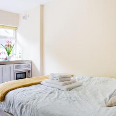 New Snug DoubleEnsuite in Central Forest Row