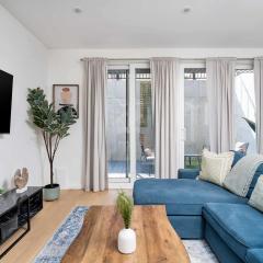 Luxury 2-Bedroom Oasis at College & Bathurst