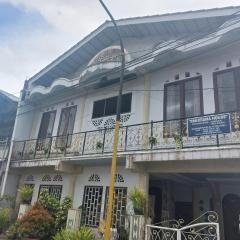 SPOT ON 92776 Panorama House Near Lokon Camping Ground