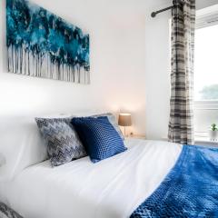 Longbridge Apartment- Cosy 1BR close to Gatwick Airport, Contractors and Corporate Travellers friendly, Parking, Free WIFI