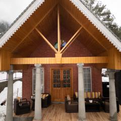 StayVista at Frozen Fall at Dewdrop Cottages with BBQ & Bonfire
