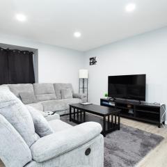 Modern 2BR - Unit 1 - Yard, Laundry, Smart TV
