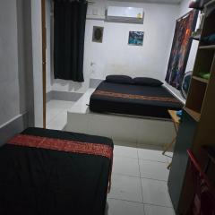 Jatujak Bangkok guesthouse R8