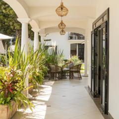 Casa Bonita Hotel & Luxury Residence