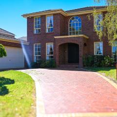 5BR Spacious Convenient Home in Central Glen