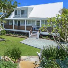 Sandcastles - Gorgeous beach house at North Avoca