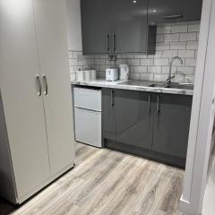 Modern Sheffield Studio WiFi Parking, Smart TV