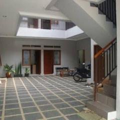 OYO Life 93158 Kost Asaka