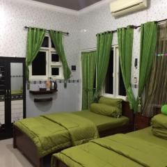 OYO Life 93055 Fathin Hotel