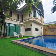 Baan Natcha Pool Villa City Center