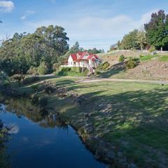 CRABTREE RIVERFRONT COTTAGES Beautiful peaceful location RELAX & ENJOY