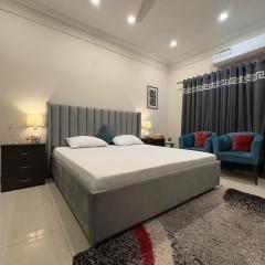 Cozy & Peaceful Rooms Near Lyallpur Galleria