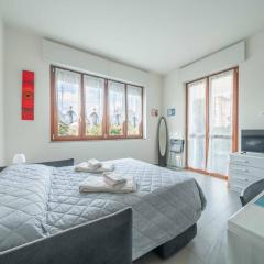 Einstein - Modern Apartment with Balcony