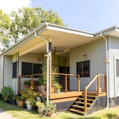 Quiet 2 bed home with Private Patio in Quaint Village