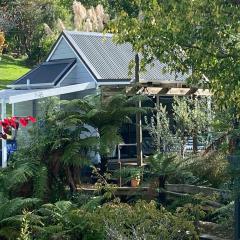Superb studio retreat with Spa, Pool & BBQ access