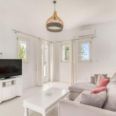 Villa Zeos - Cycladic house close to the beach