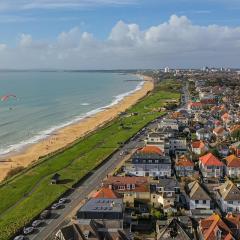 Stunning Bright Two Bedroom Apartment In Southbourne