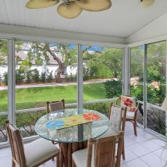 Spacious 2BR Siesta Key condo with private beach access