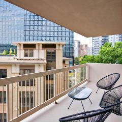 Spacious & Great Apt W Top Amenities
