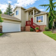 Entire house with Four Bedrooms, Hot Tub, BBQ, Private Backyard, FREE WiFi and Parking, near Seattle, EV