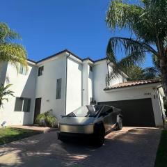 LA Dream Gem - Beautiful Home with Spa