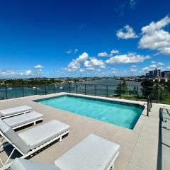 New City Condo with Brisbane River View & Parking