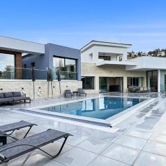 Majestic Manor